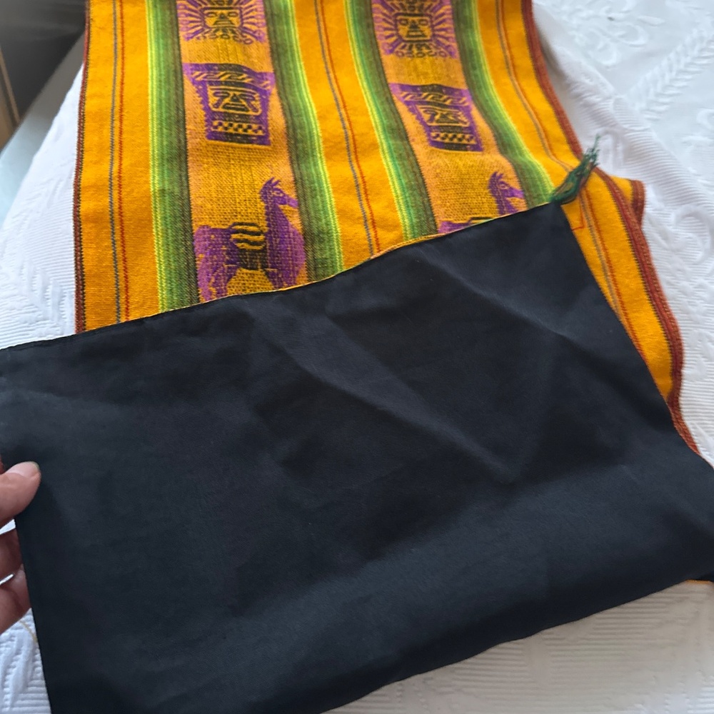 Table runner - Picture 2 of 2